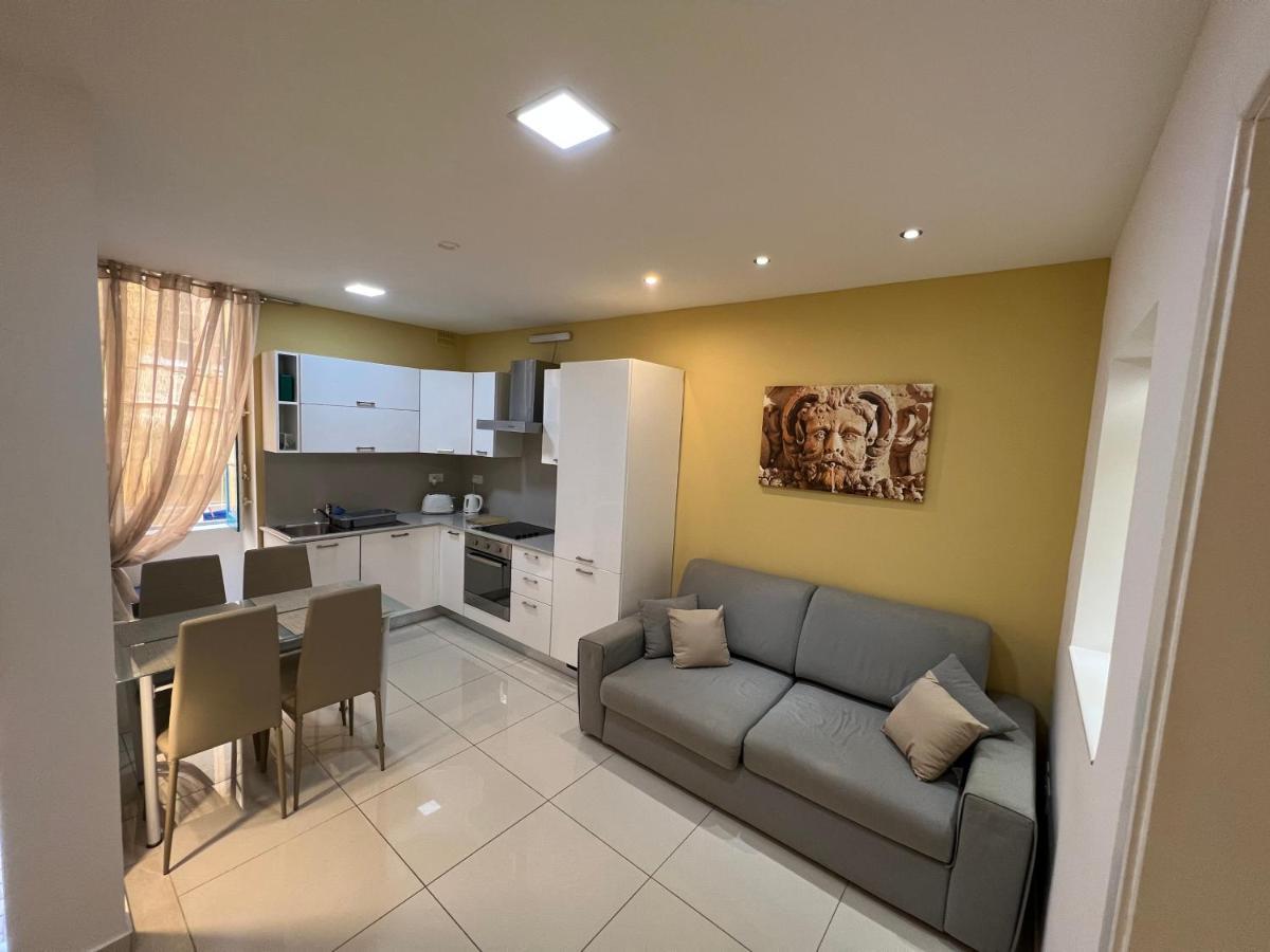 St. Elmo Apartments Валета Екстериор снимка