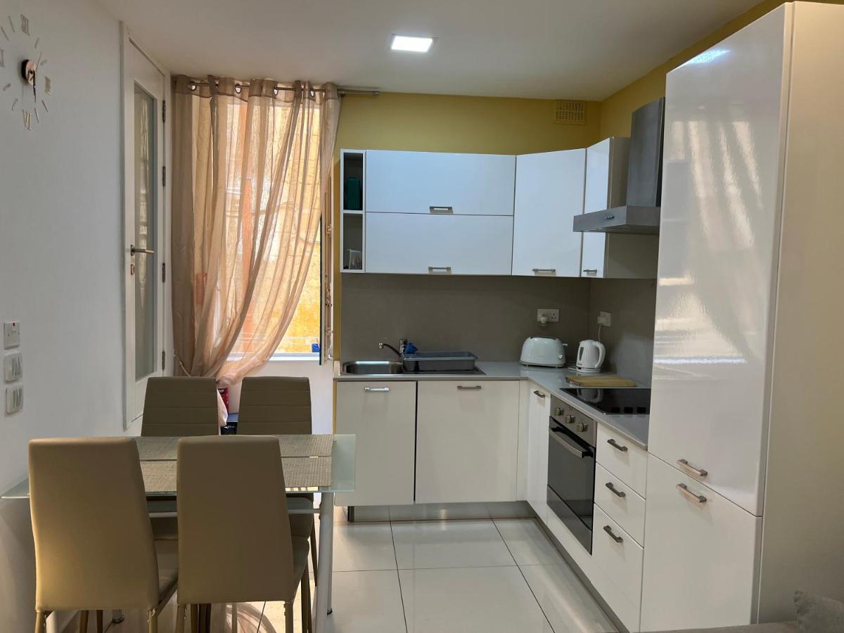 St. Elmo Apartments Валета Екстериор снимка